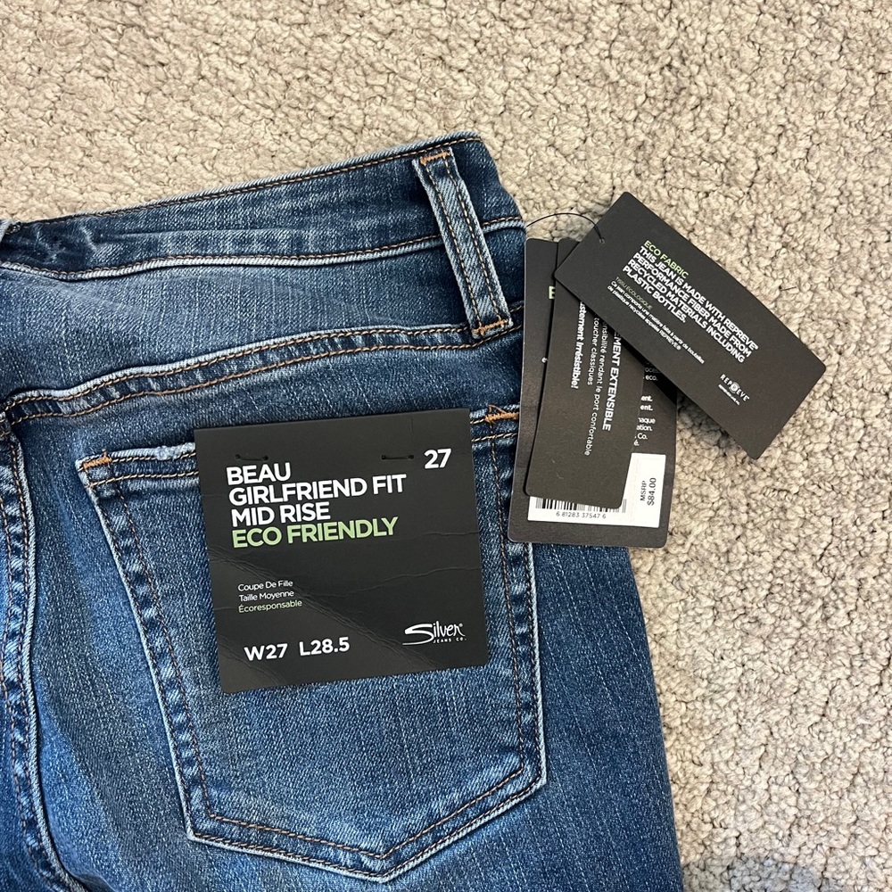 Silver Beau Girlfriend Fit Jeans (new with tags)